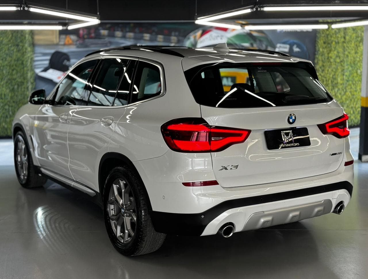Traseira em ângulo da BMW X3