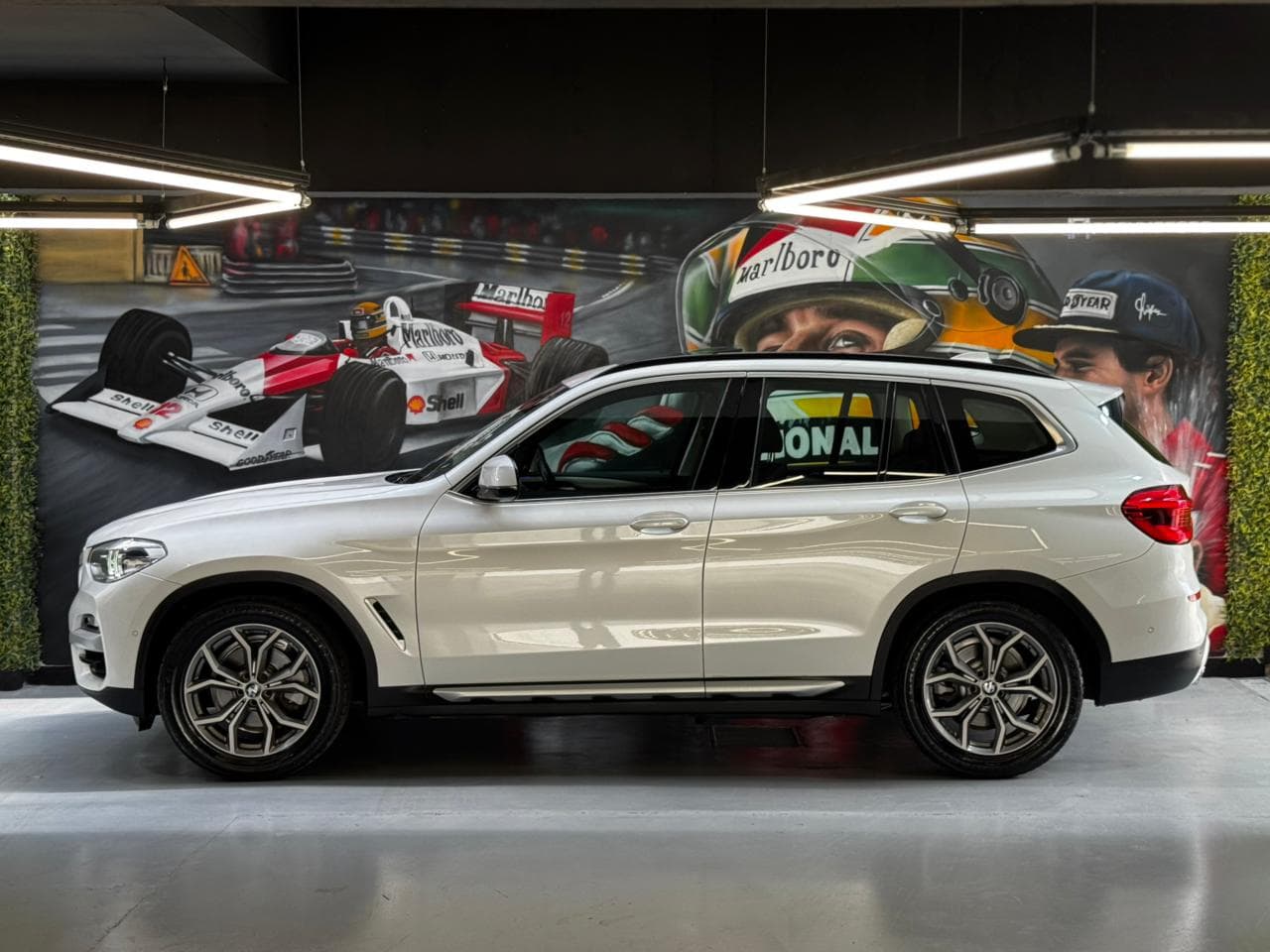 Lateral esquerda da BMW X3
